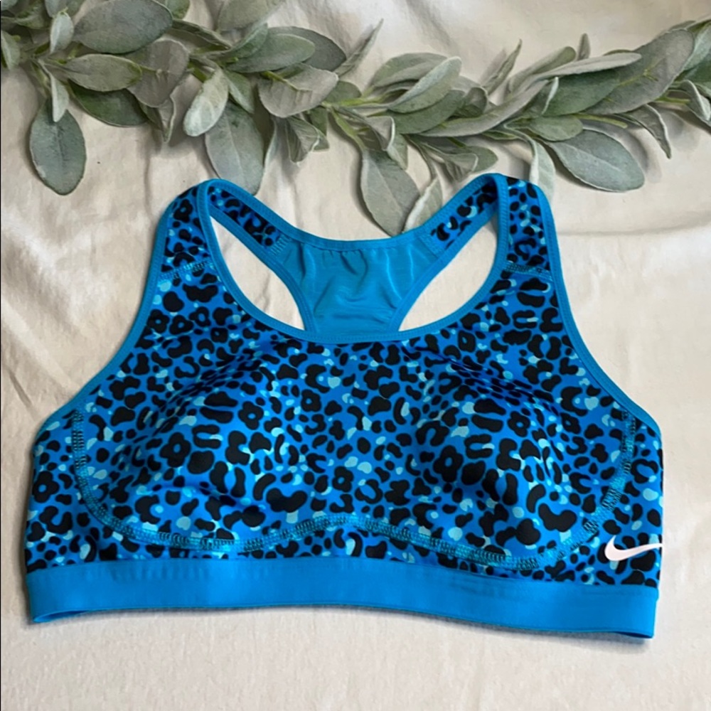 Nike women’s blue leopard print sports bra